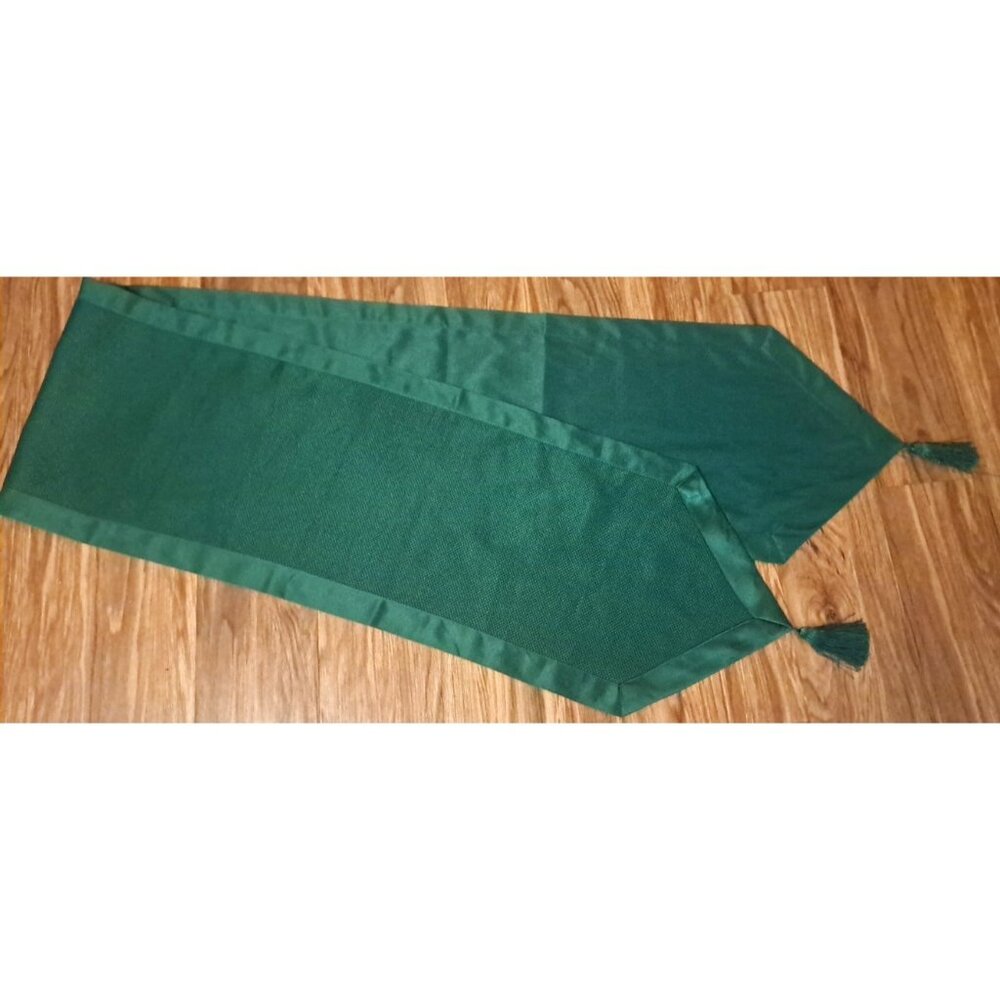 Green Table Runner Satin Trim W Tassels Pointed Dinner Party Elegant 88x14